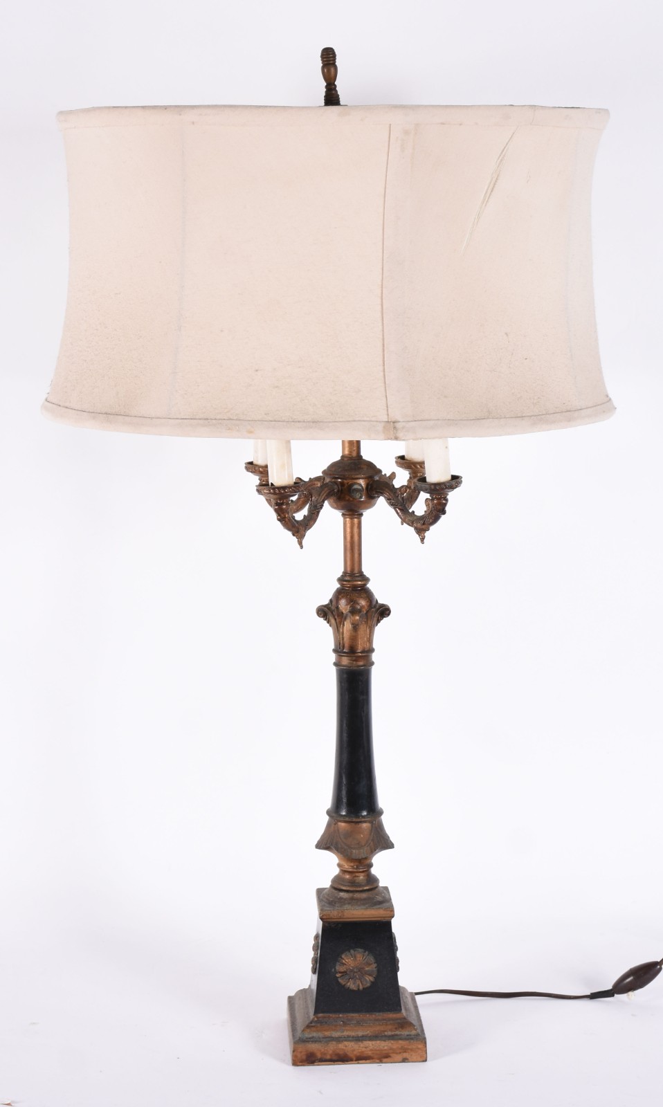 Abatjour estilo inglês de metal dourado com cúpula de tecido na cor... - foto 1 de 5
