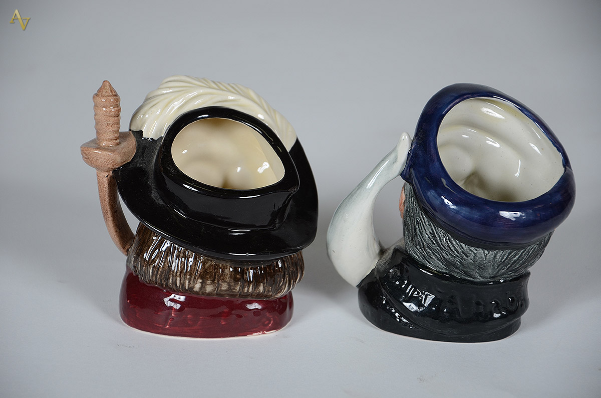 Duas pequenas canecas de faiança inglesa Royal Doulton - Altura 10 cm... - foto 2 de 2