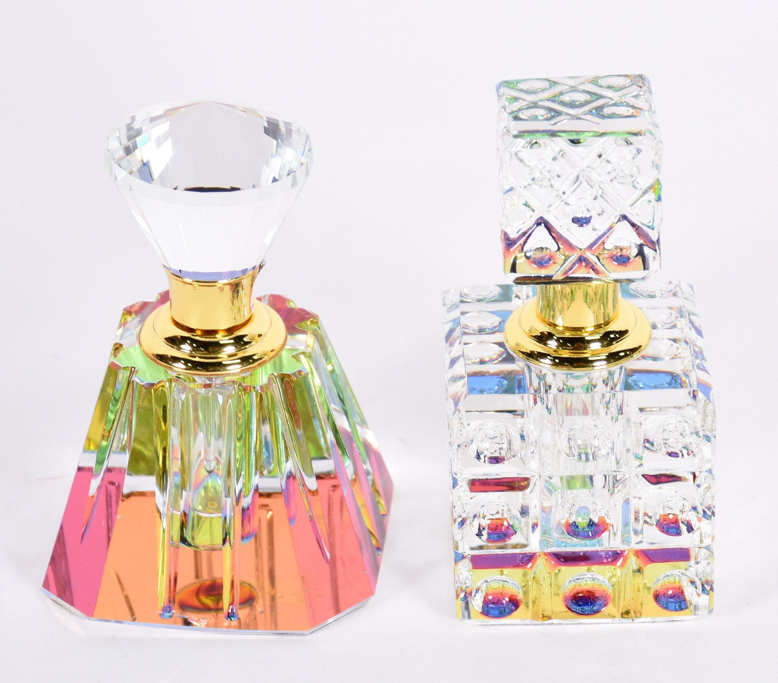 Dois perfumeiros de cristal sendo um quadrado e outro oitavado... - foto 2 de 4