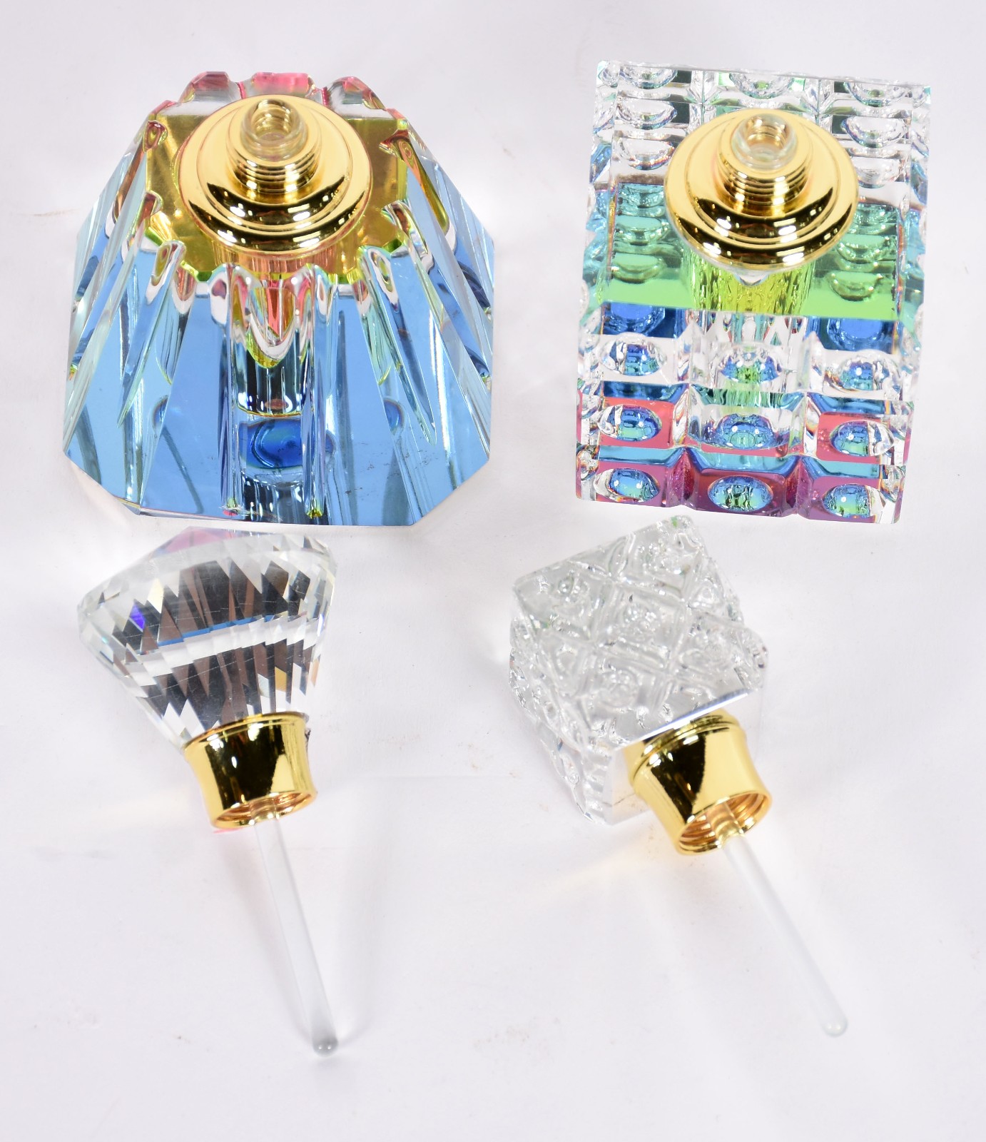 Dois perfumeiros de cristal sendo um quadrado e outro oitavado... - foto 3 de 4