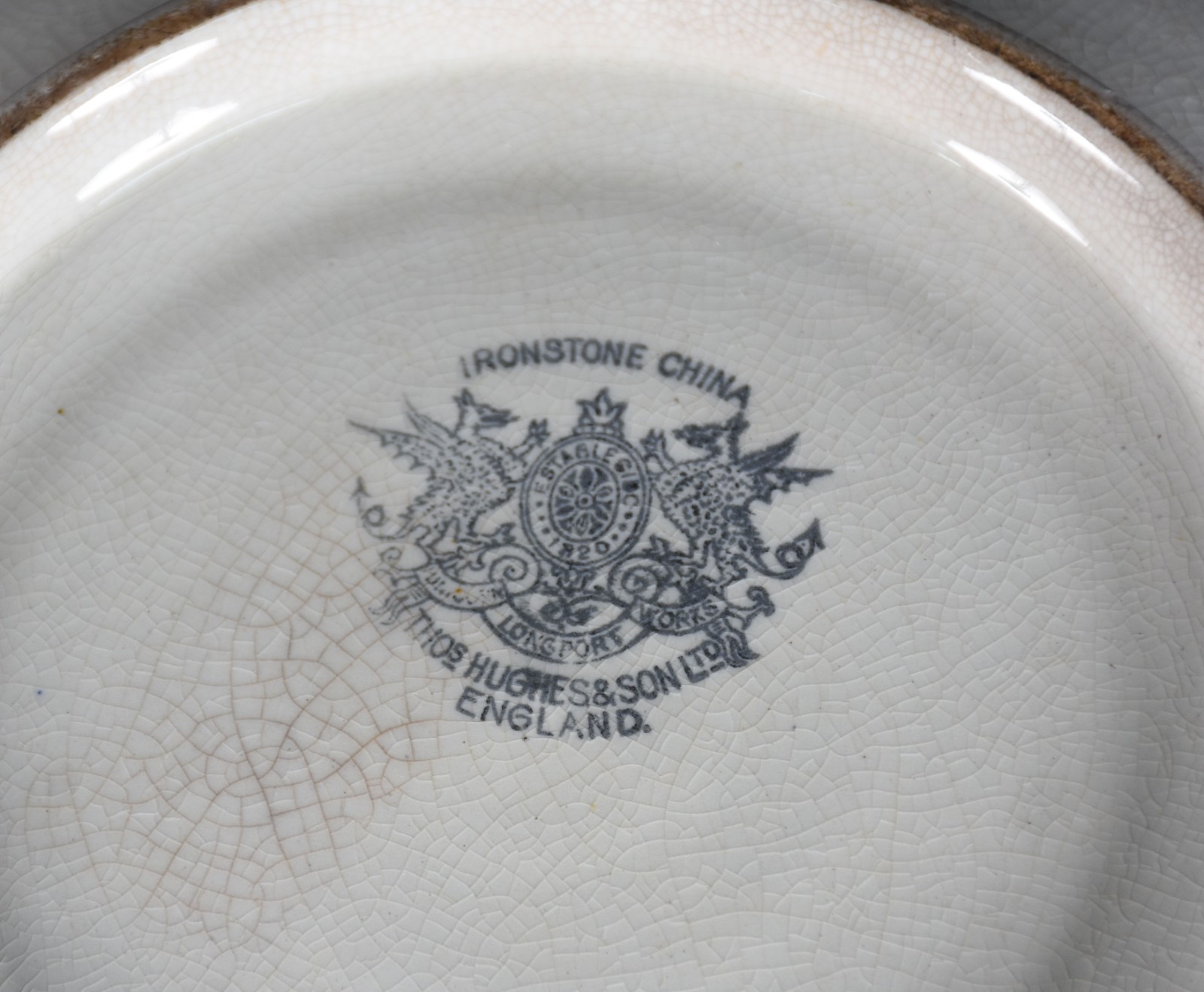 Jarra e bacia de porcelana inglesa na cor branca (bacia com craquelê). - foto 5 de 8