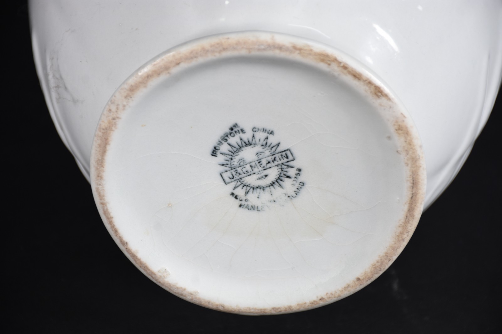 Jarra e bacia de porcelana inglesa na cor branca (bacia com craquelê). - foto 8 de 8