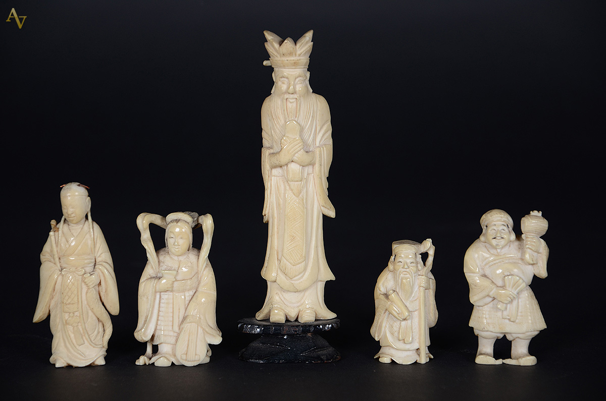 Cinco estatuetas diversas de marfim - Alturas de 6 cm à 15 cm - foto 1 de 2
