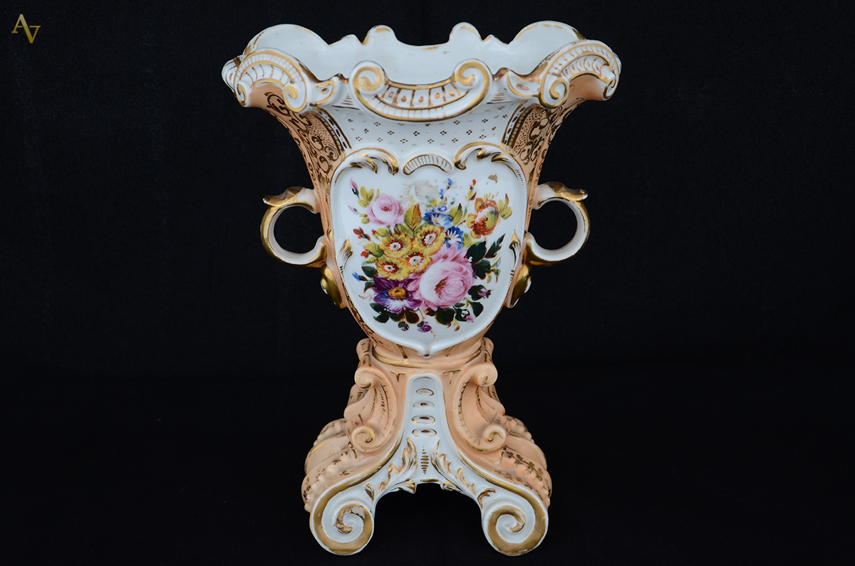 Vaso de porcelana francesa Velho Paris decorado com flores em...