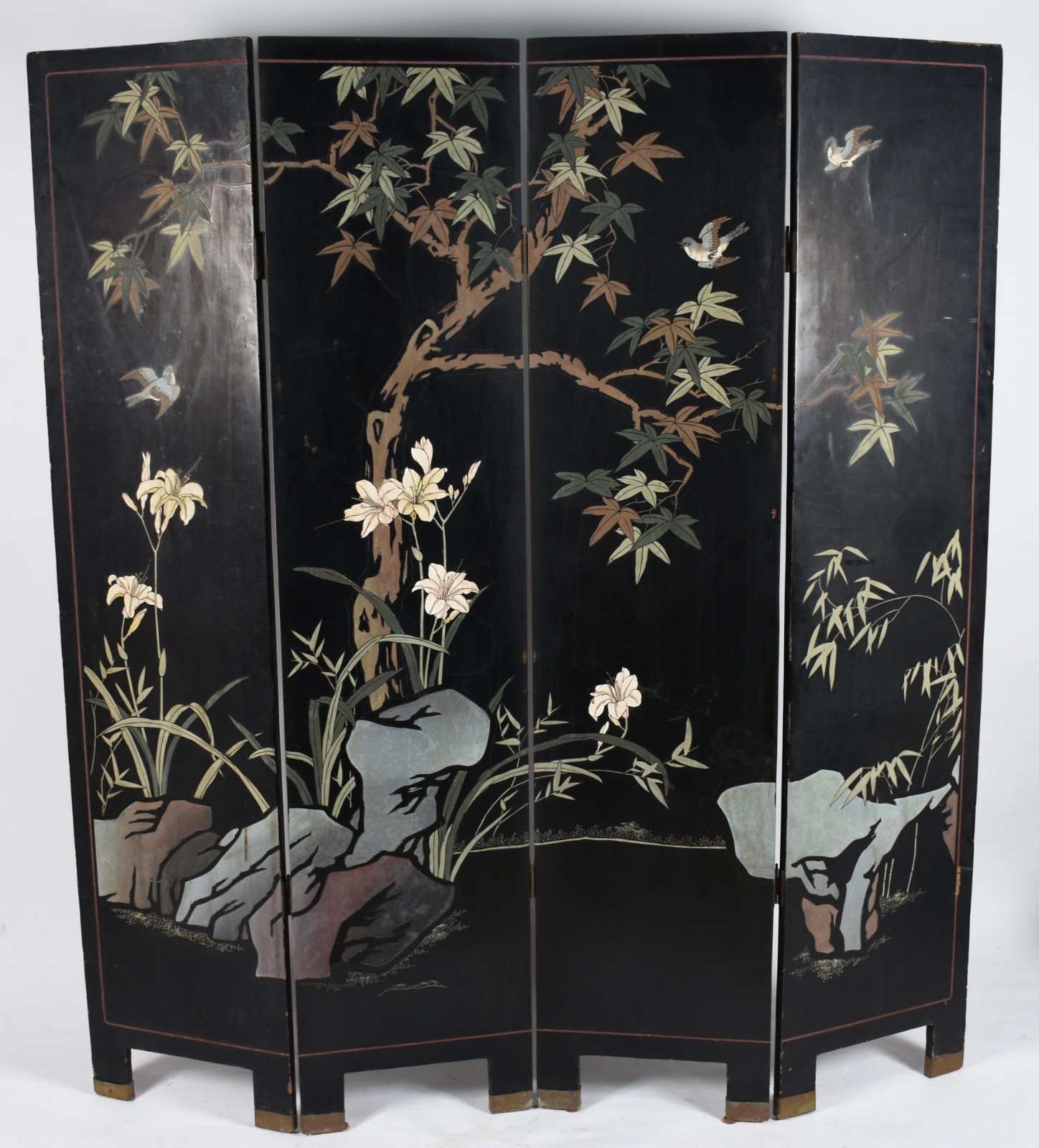 Biombo oriental com 4 folhas decorado com figuras de gueixas e... - foto 3 de 10