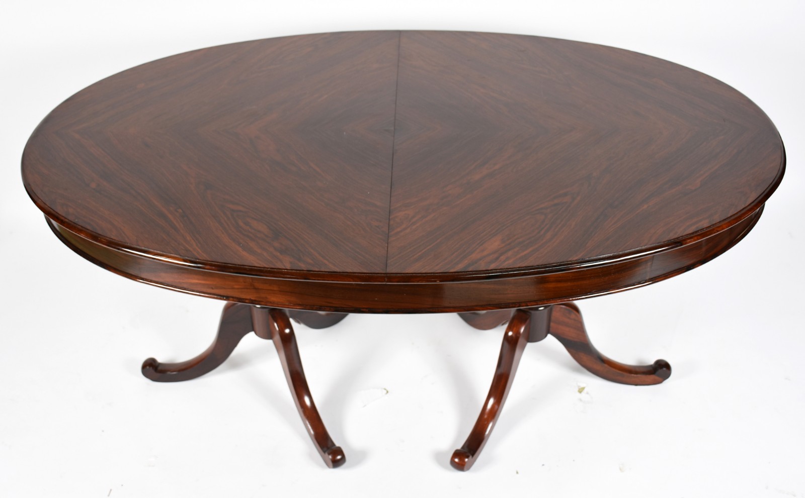 Mesa de jantar de jacarandá feitio oval, tabua extensora embutida... - foto 3 de 6