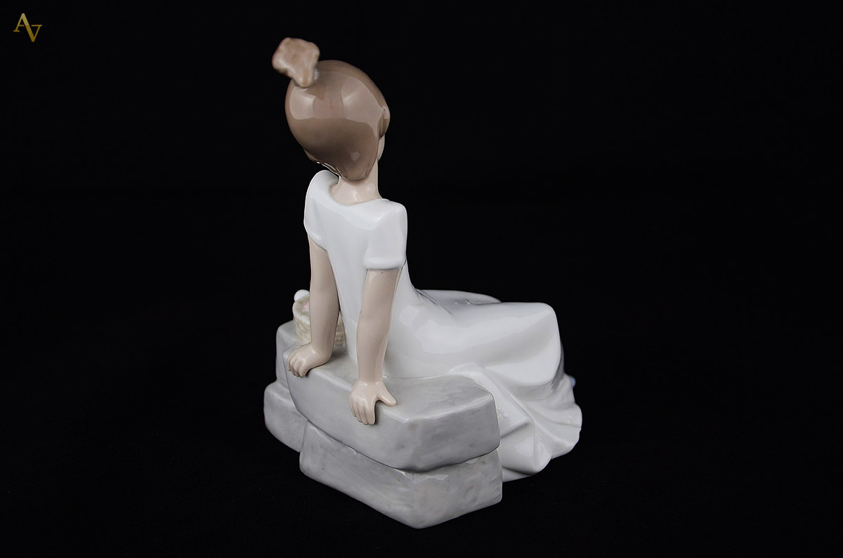 Estatueta de porcelana espanhola NAO, Lladro - Altura 16,5 cm - foto 2 de 2