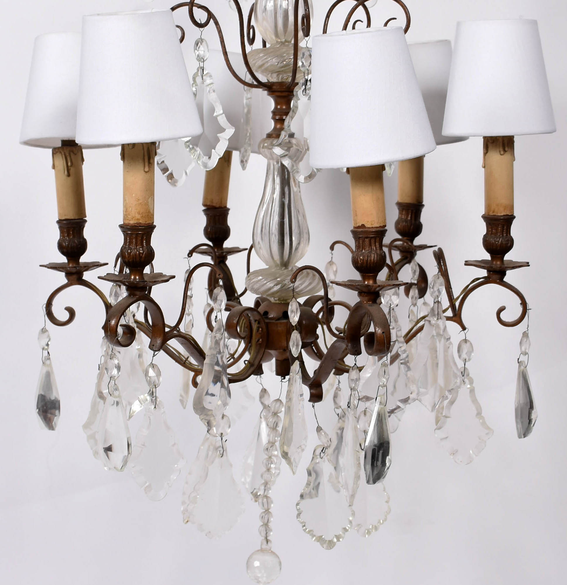 Lustre de metal dourado e pingentes de cristal lapidado para 5 luzes. - foto 2 de 2