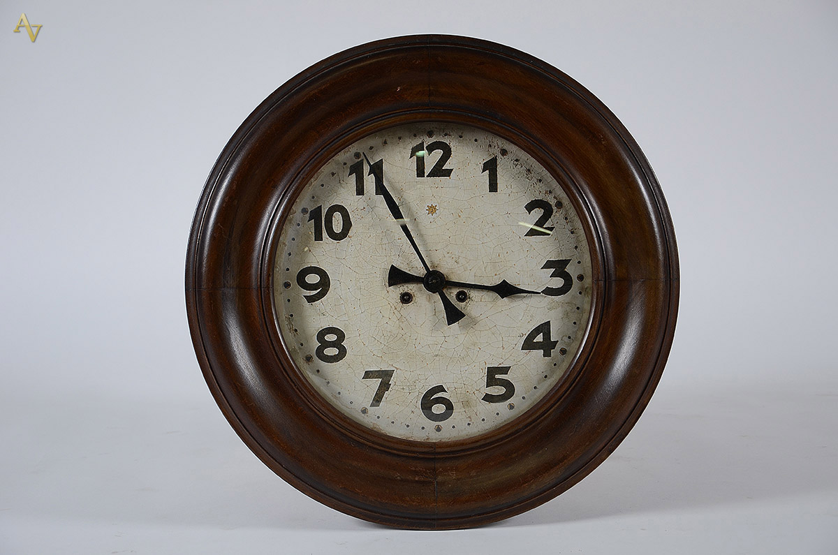 Relógio alemão de parede, marca JUNGHANS, modelo "olho de...