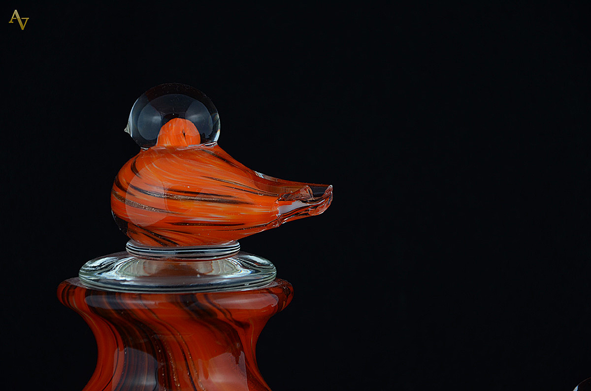 Três garrafas de murano cor de abóbora com pó de ouro - Tampas com... - foto 2 de 2