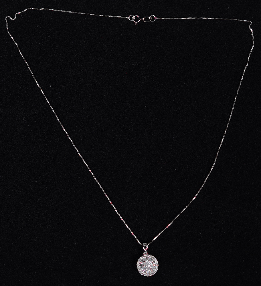 Cordão de ouro branco com pendente de brilhante - 2,2 g - foto 2 de 2