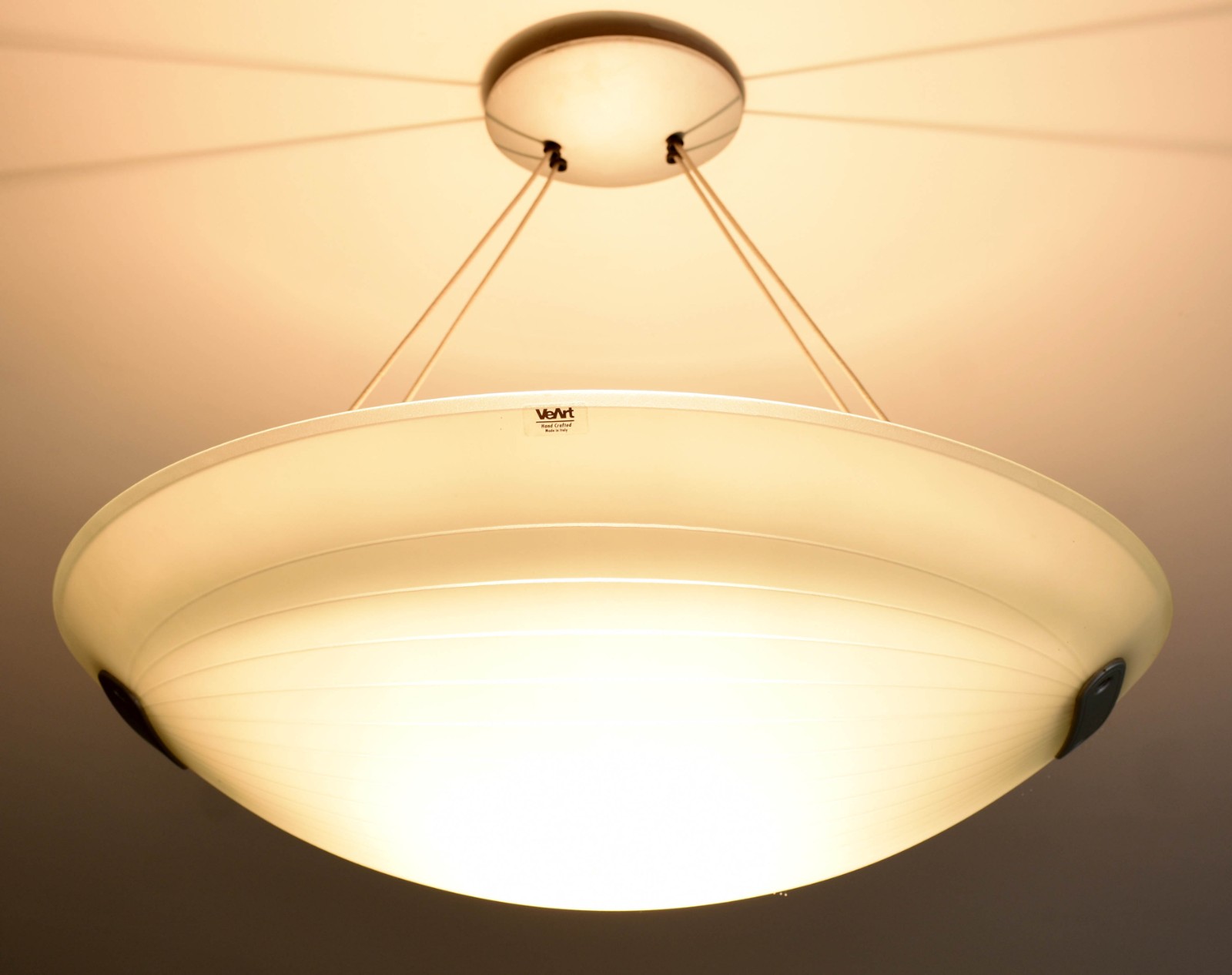 Luminária plafonier de vidro branco. (Retirada em residência no... - foto 2 de 2