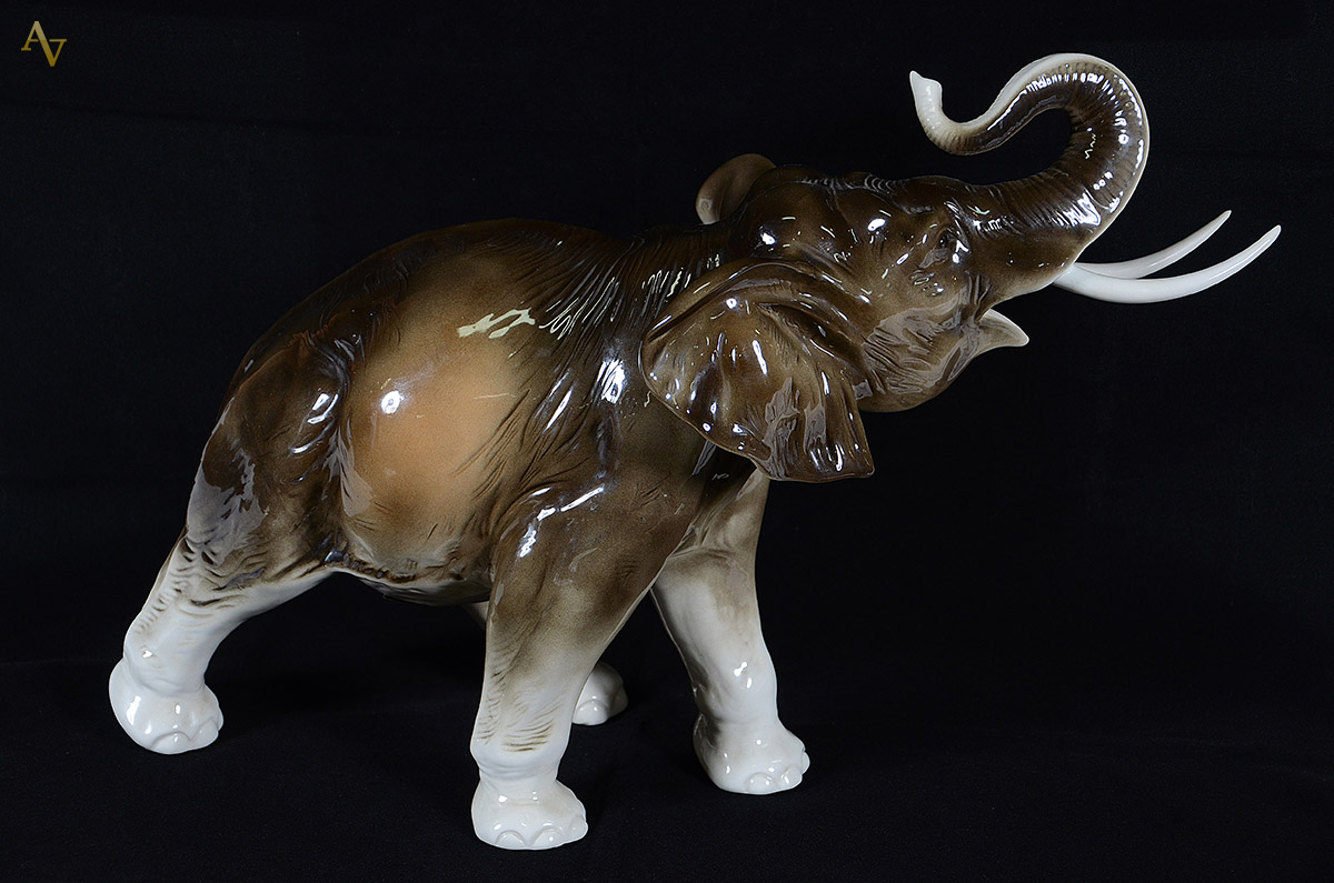 Elefante de porcelana européia - Altura 35cm - foto 2 de 2