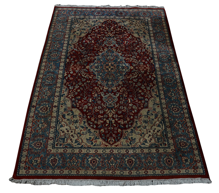 Tapete Oriental. Medidas 2,71 x 1,74 m