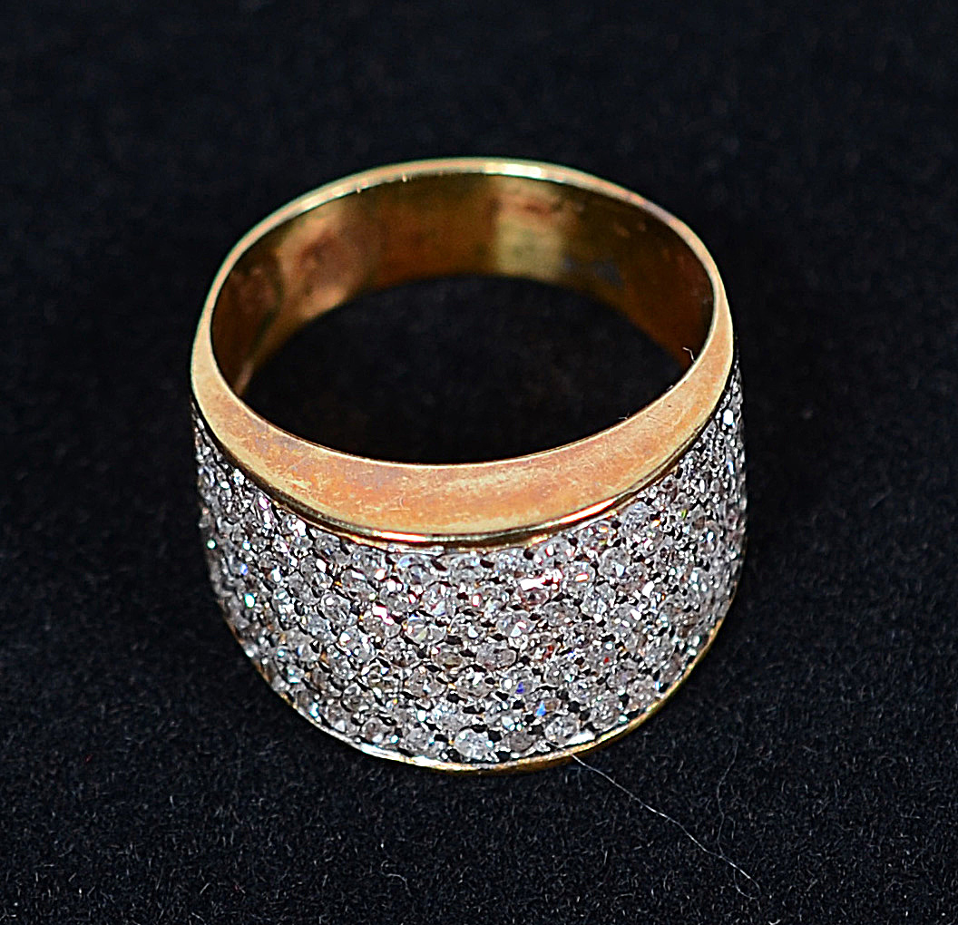 Anel de ouro 18 k com cerca de cento e dezesseis brilhantes - 5,4 g... - foto 2 de 2