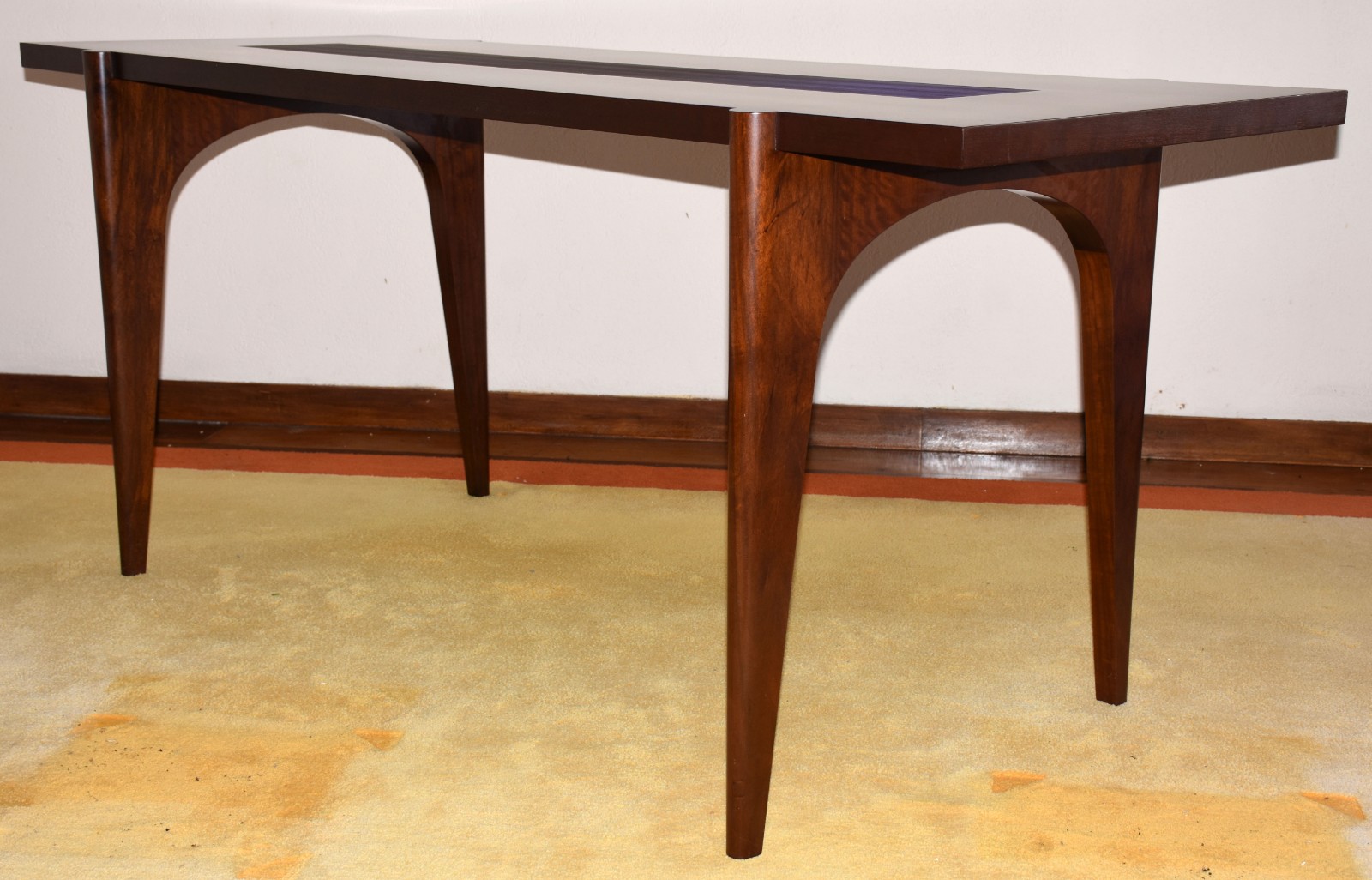 Mesa/Bar de madeira nobre com 4 banquetas com assentos e pequenos... - foto 2 de 6