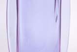 Vaso decorativo em bloco de vidro na cor lilás. - Vaso decorativo em bloco de vidro na cor lilás.