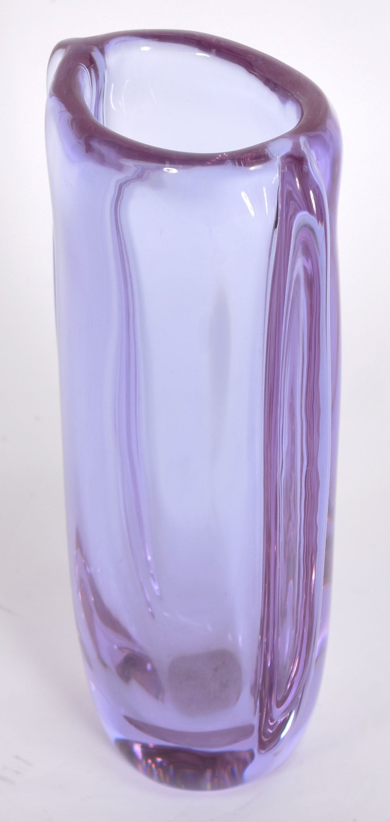 Vaso decorativo em bloco de vidro na cor lilás. - foto 2 de 4