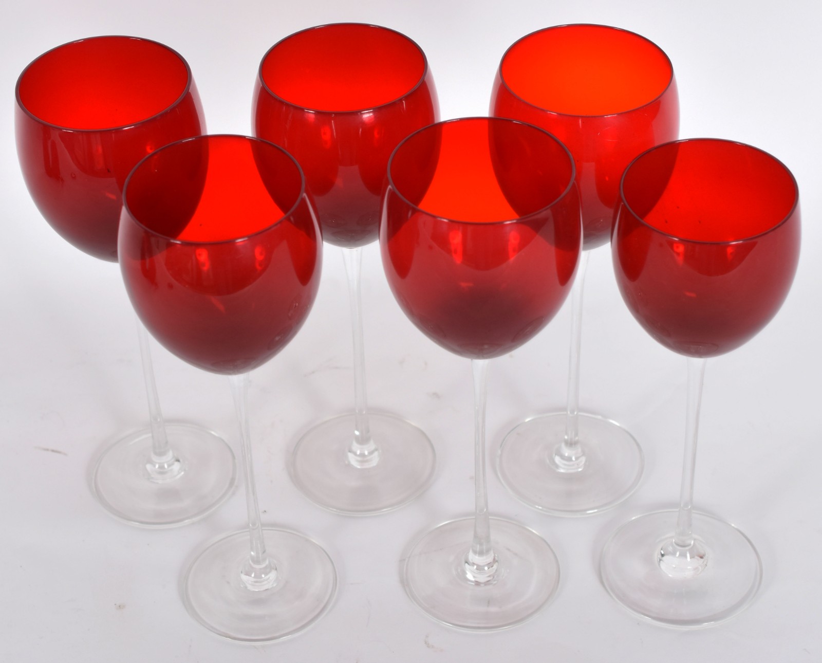 Seis copos de pé alto vermelho para vinho tinto (um com tamanho... - foto 2 de 3