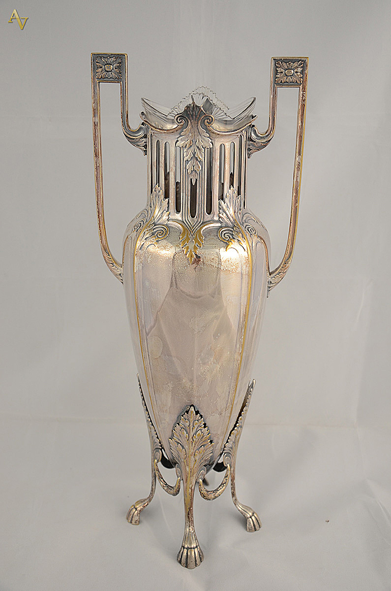 Anfora de metal prateado com interior de cristal - Altura 46 cm