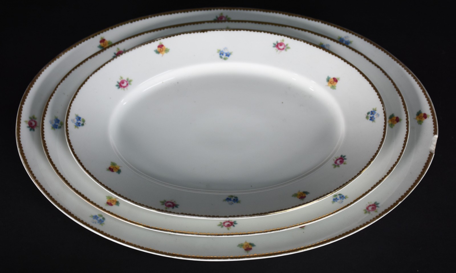 Aparelho de jantar de porcelana Rozenthal composto de: 22 pratos... - foto 7 de 7