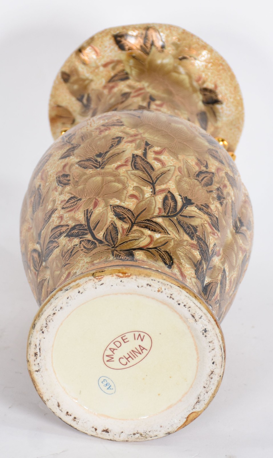 Vaso de porcelana oriental com flores em policromia e realces... - foto 4 de 4