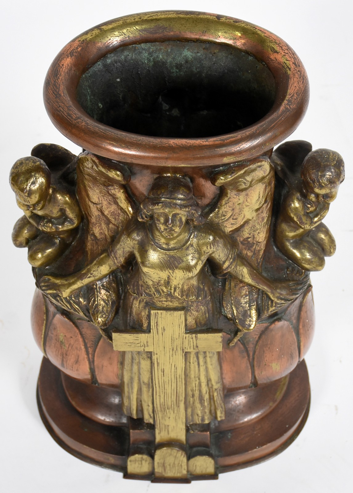 Vaso de bronze com figuras sacras em relevo. - foto 2 de 5