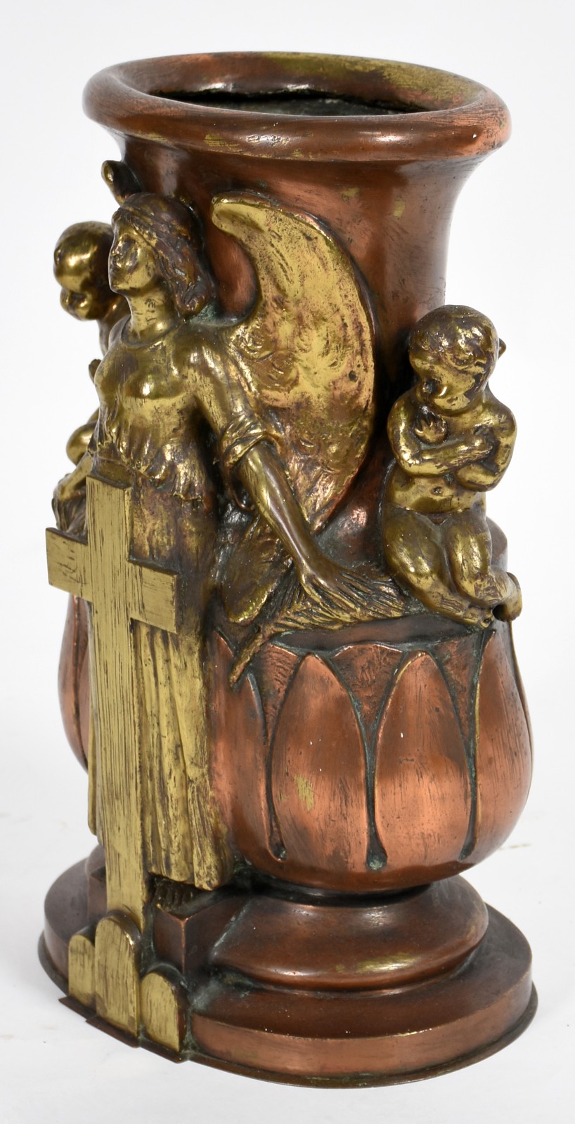 Vaso de bronze com figuras sacras em relevo. - foto 3 de 5