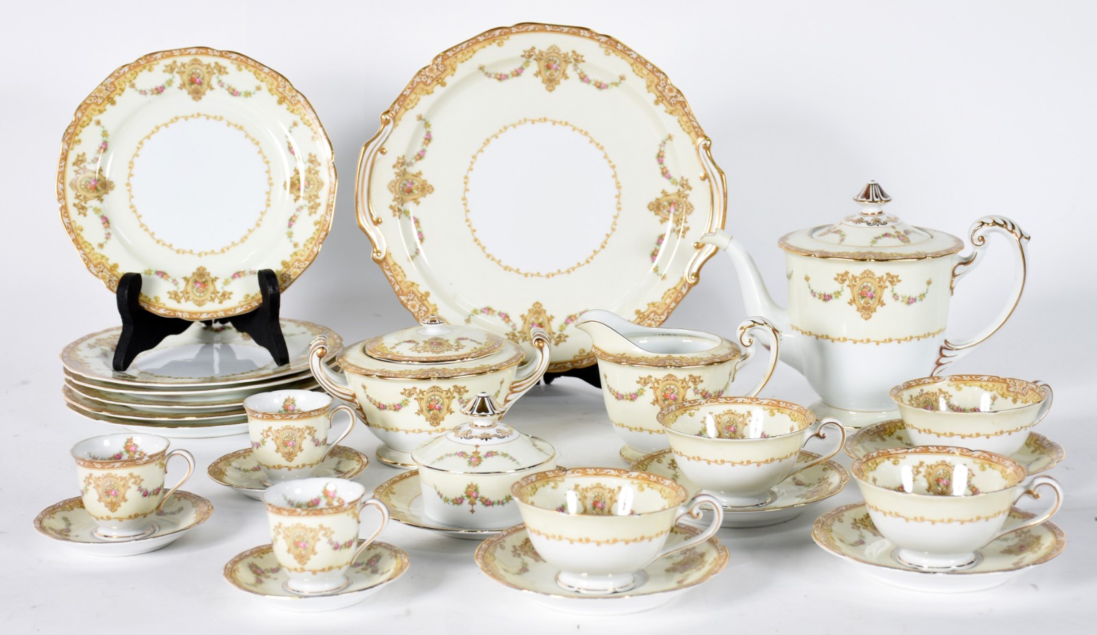 Aparelho de chá, café e bolo de porcelana Noritake composto de 4... - foto 1 de 6