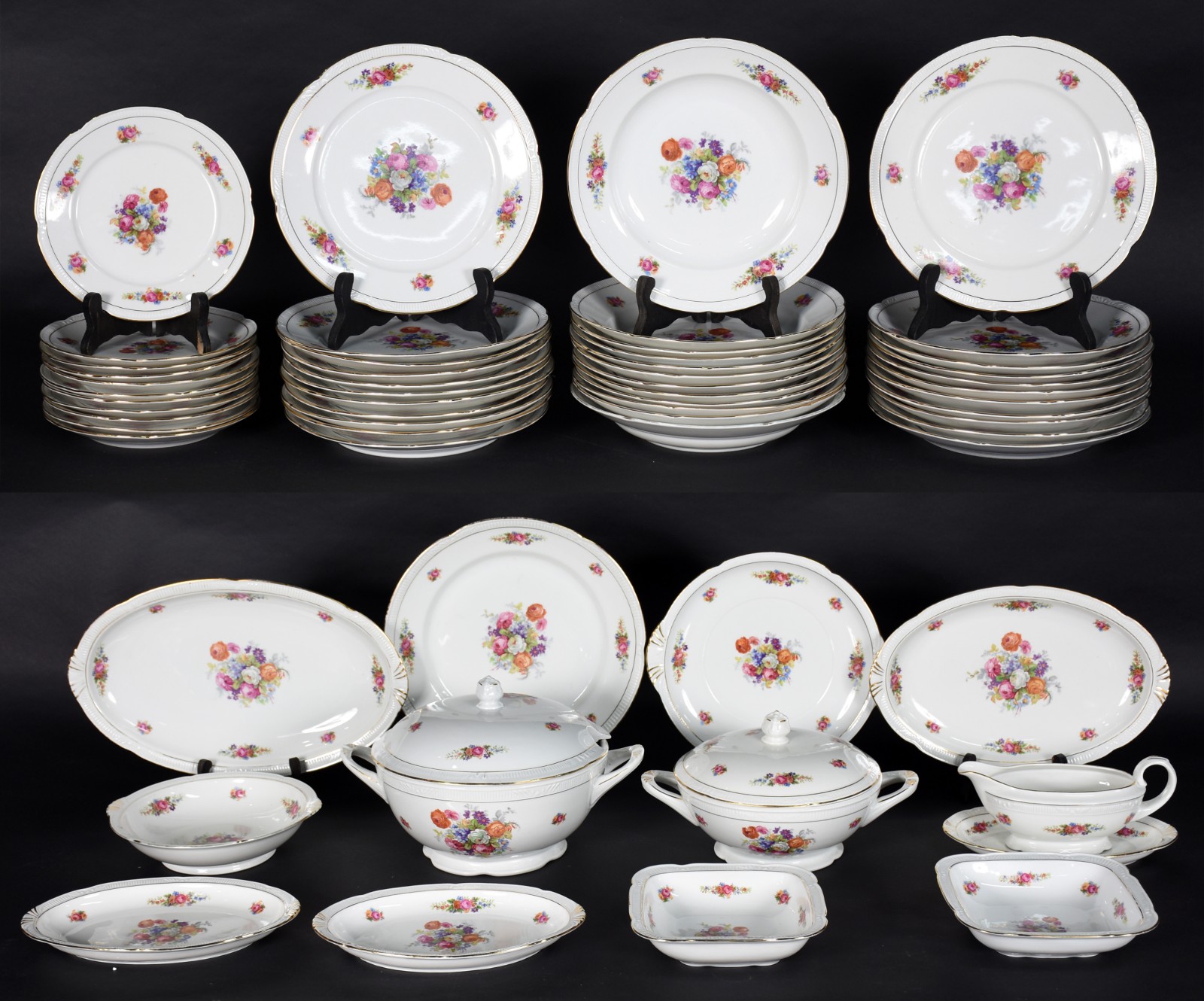 Aparelho de porcelana Polonesa composto por 22 pratos rasos, 12... - foto 1 de 6