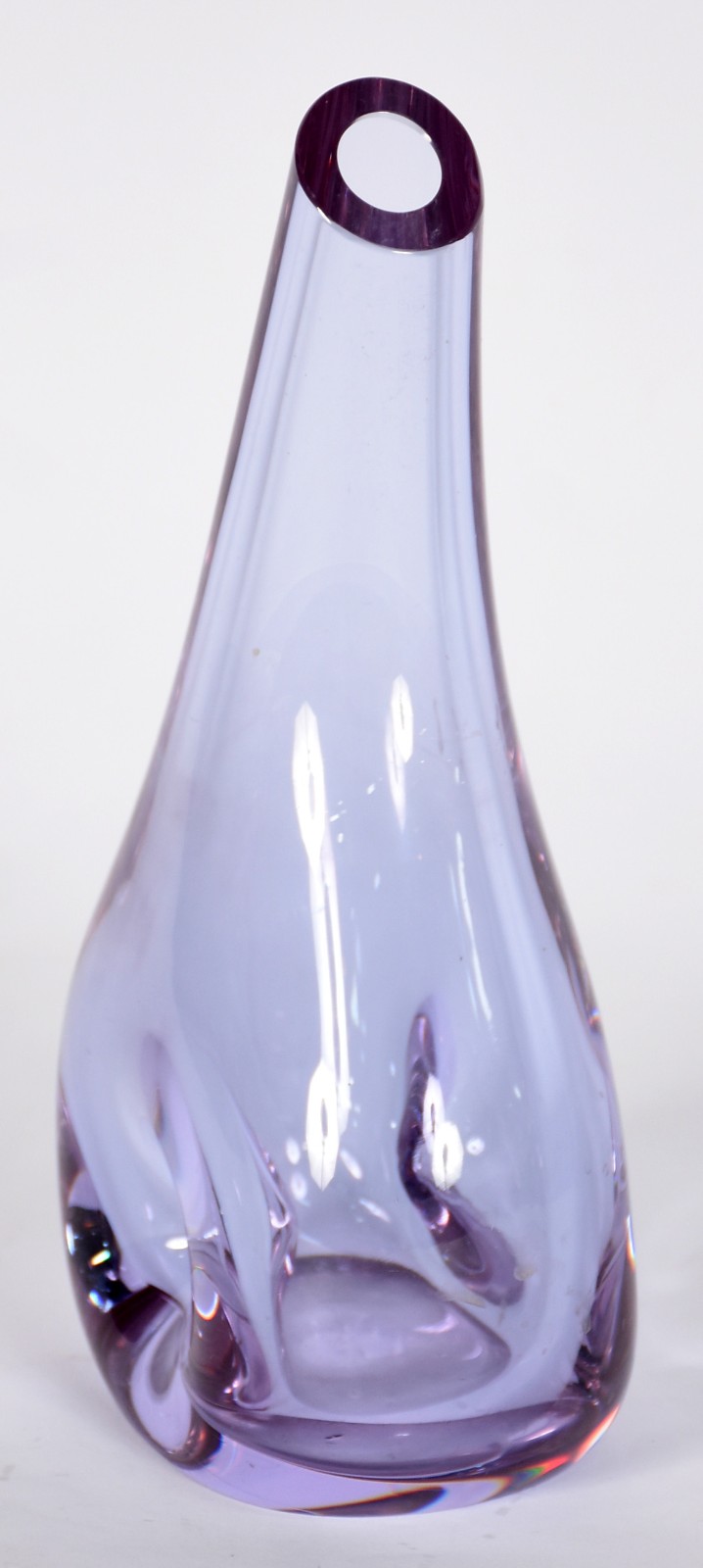 Vaso de cristal lilás feitio "Gota". - foto 2 de 3