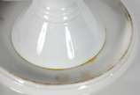 Fruteira de porcelana francesa de Limoges, deco... - Fruteira de porcelana francesa de Limoges, decoração floral em policromia com realces dourados.