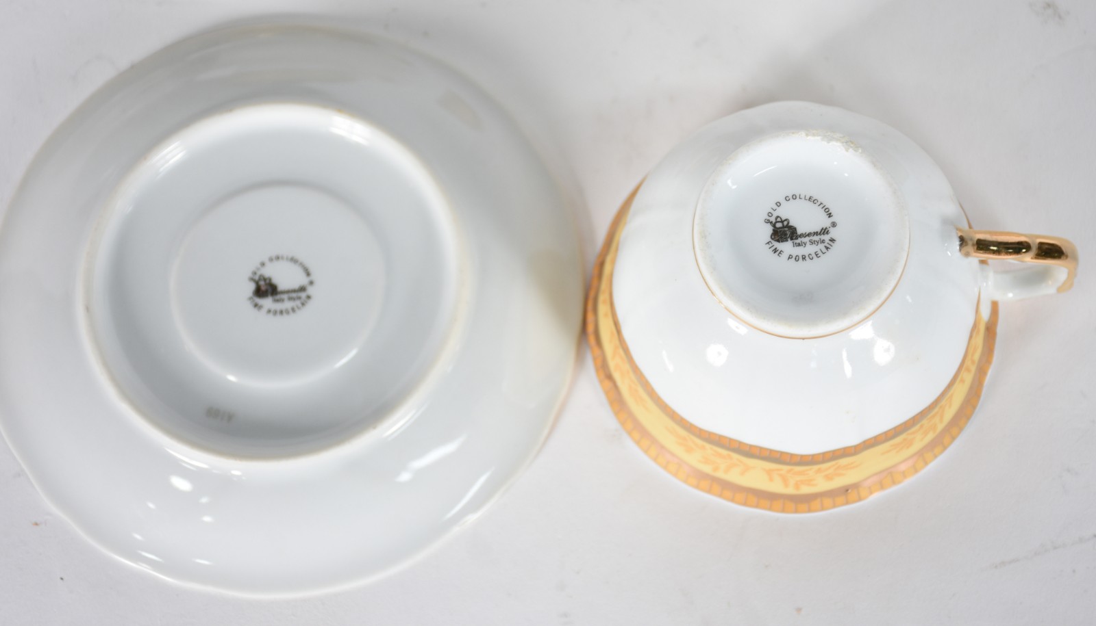Diversas peças, sendo sopeira de porcelana inglesa J & G Meakin na... - foto 3 de 4