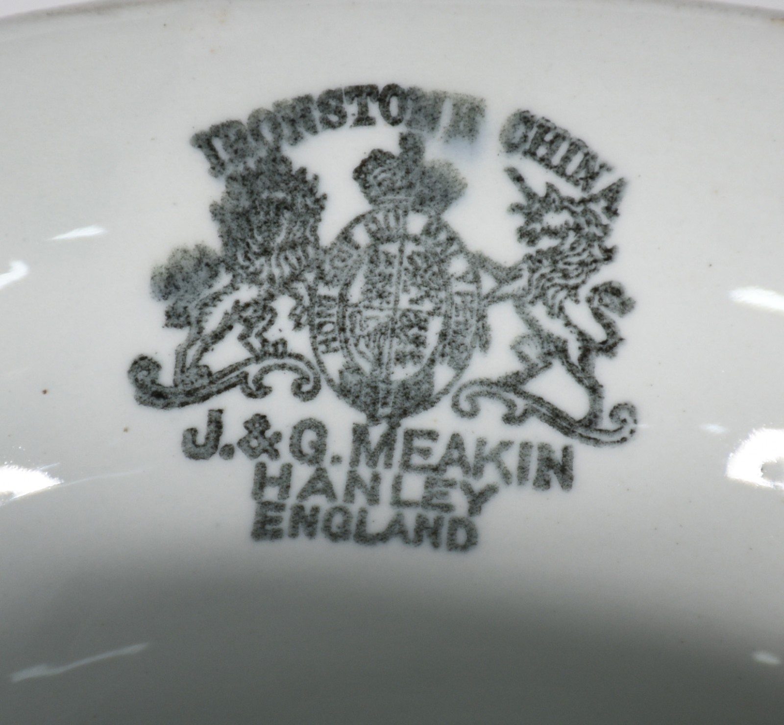Diversas peças, sendo sopeira de porcelana inglesa J & G Meakin na... - foto 4 de 4