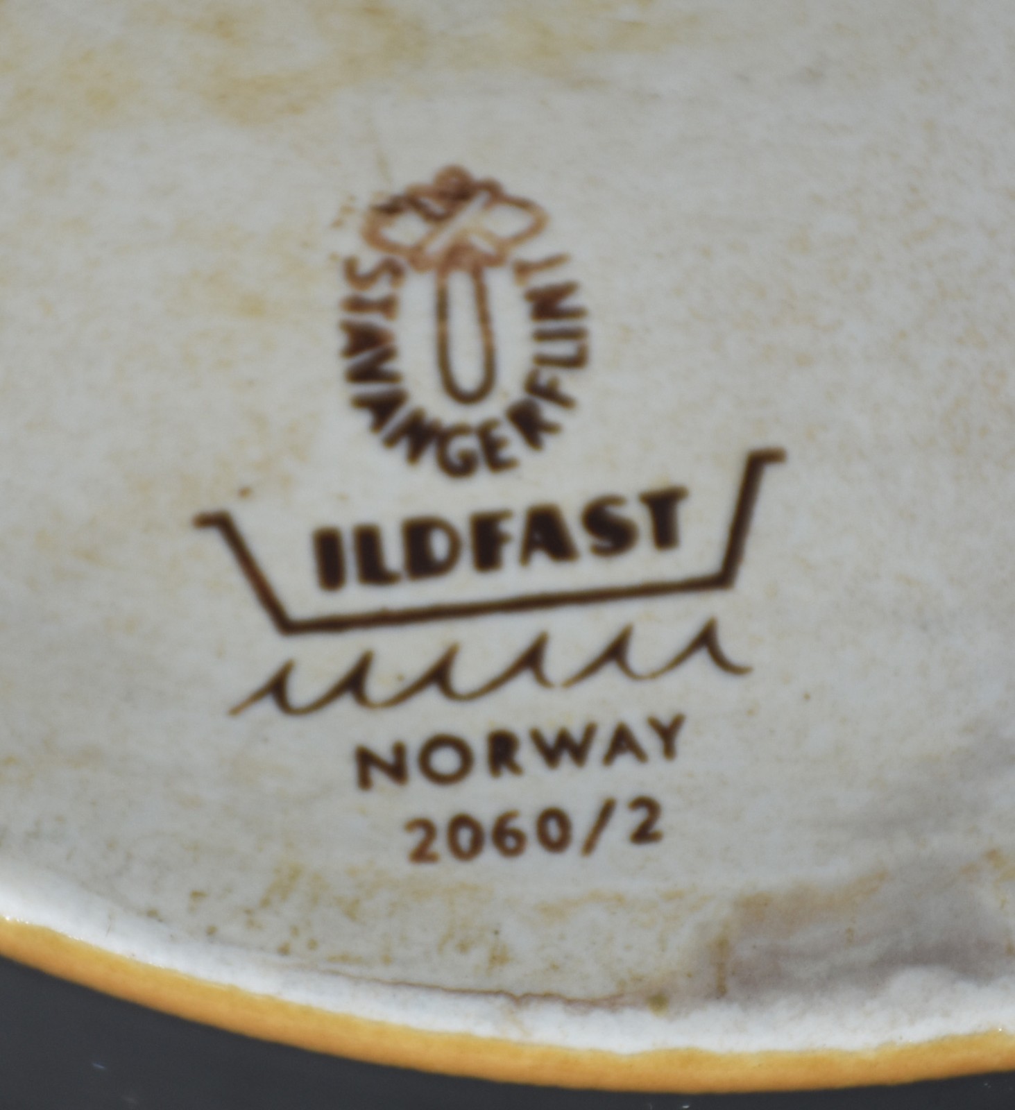 Serviço de jantar de cerâmica Norueguesa, composto de 14 pratos... - foto 5 de 6