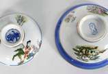 Diversas peças de porcelana sendo: vaso orienta... - Diversas peças de porcelana sendo: vaso oriental azul cobalto com aves em policromia , pato espanhol Nao by Lladro, bowl com tampa (bicado na ta...