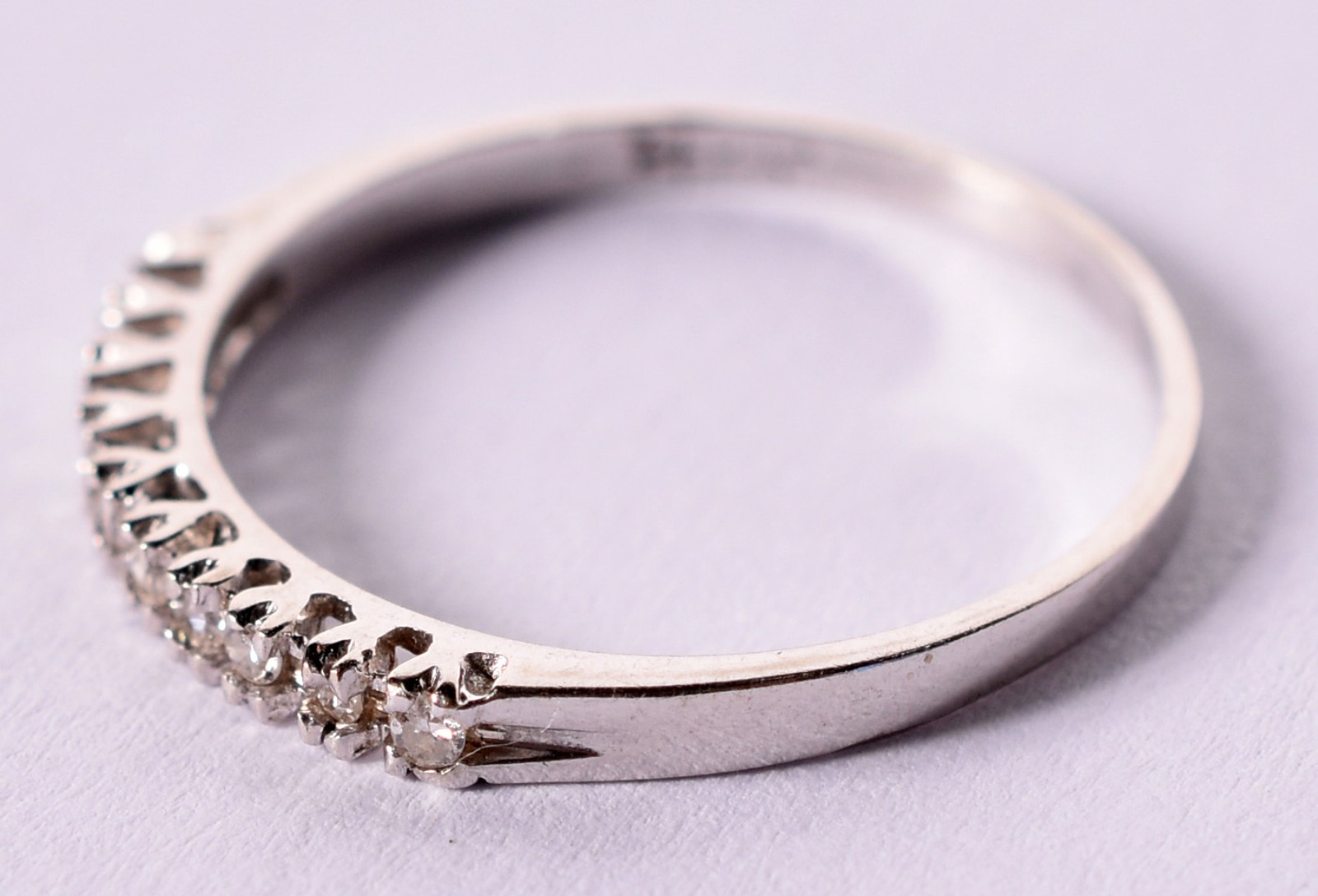Anel de ouro branco com 9 brilhantes de aproximadamente 0,02 ct cada... - foto 2 de 4