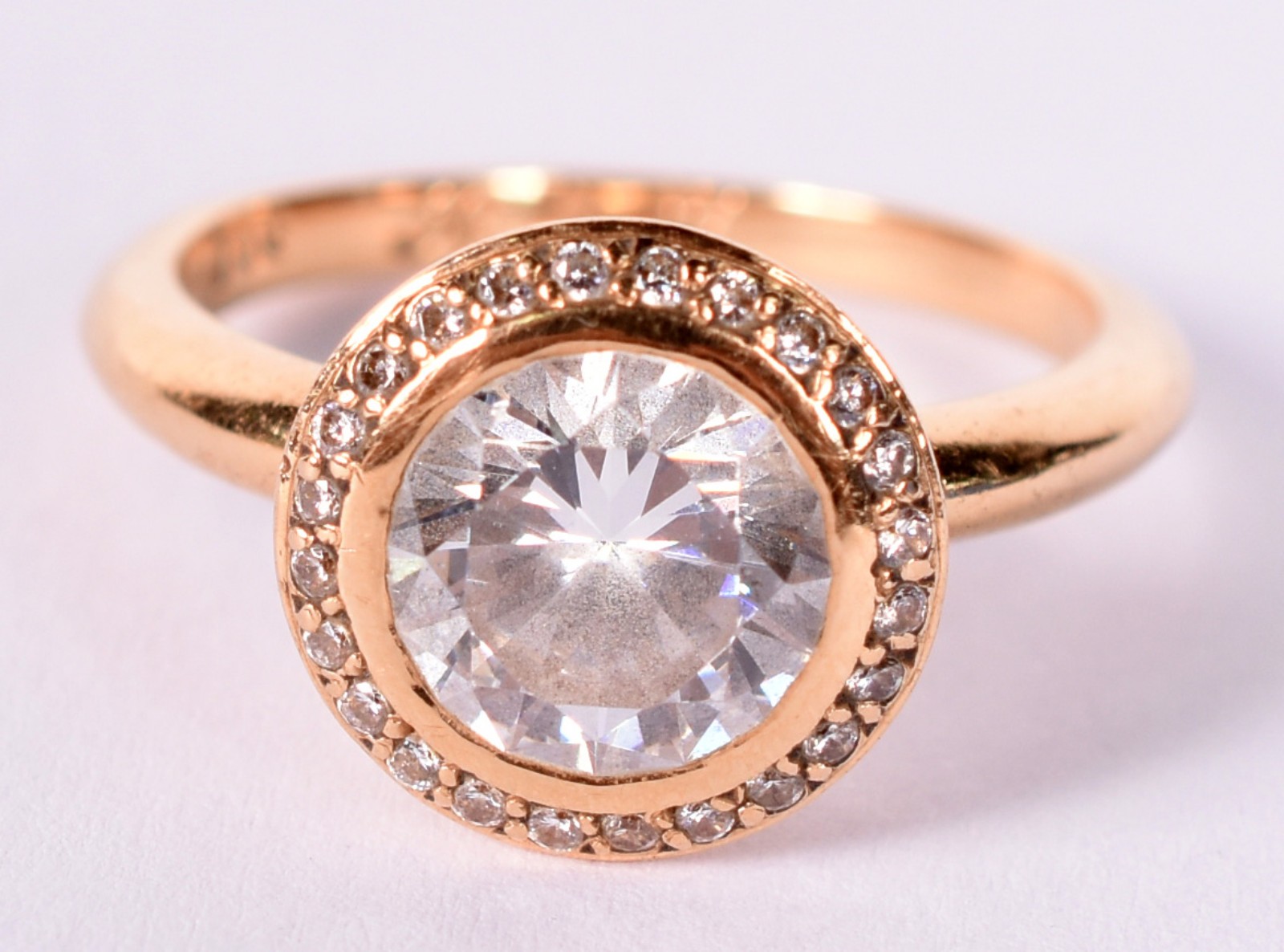 Anel de ouro 18 k com safira branca central, aro 20 (Por motivos de... - foto 1 de 3