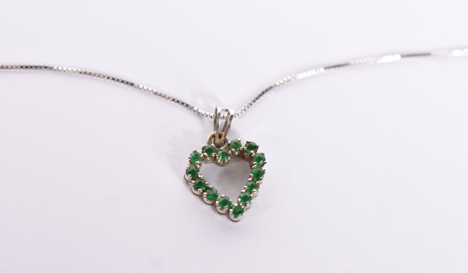 Gargantilha de ouro branco com pingente feitio coração (Por motivos... - foto 1 de 6