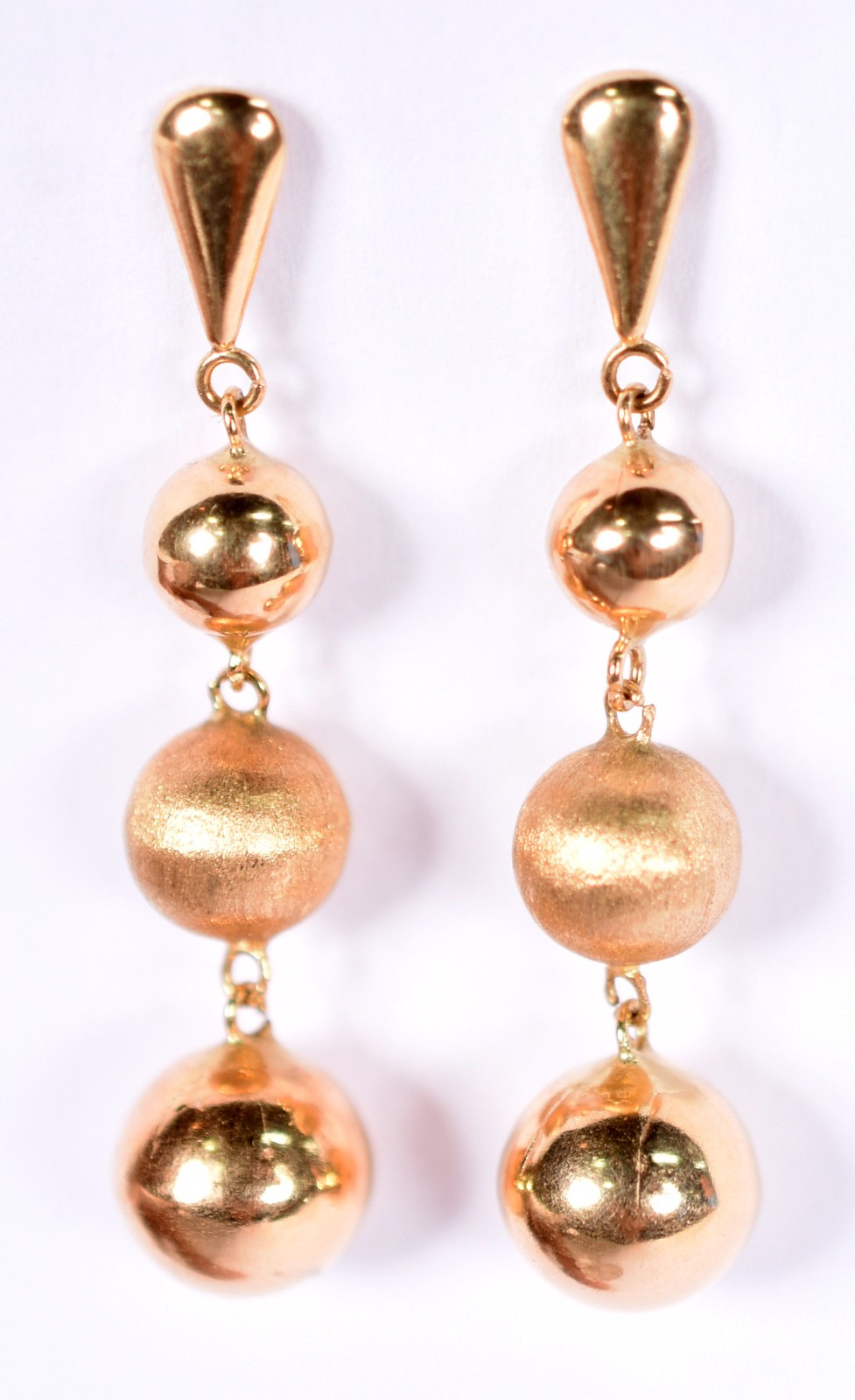 Par de brincos de ouro 18 k feitio "bolinhas". - foto 1 de 2