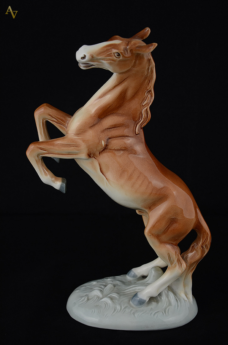 Cavalo de porcelana alemã - Altura 30 cm - foto 1 de 2