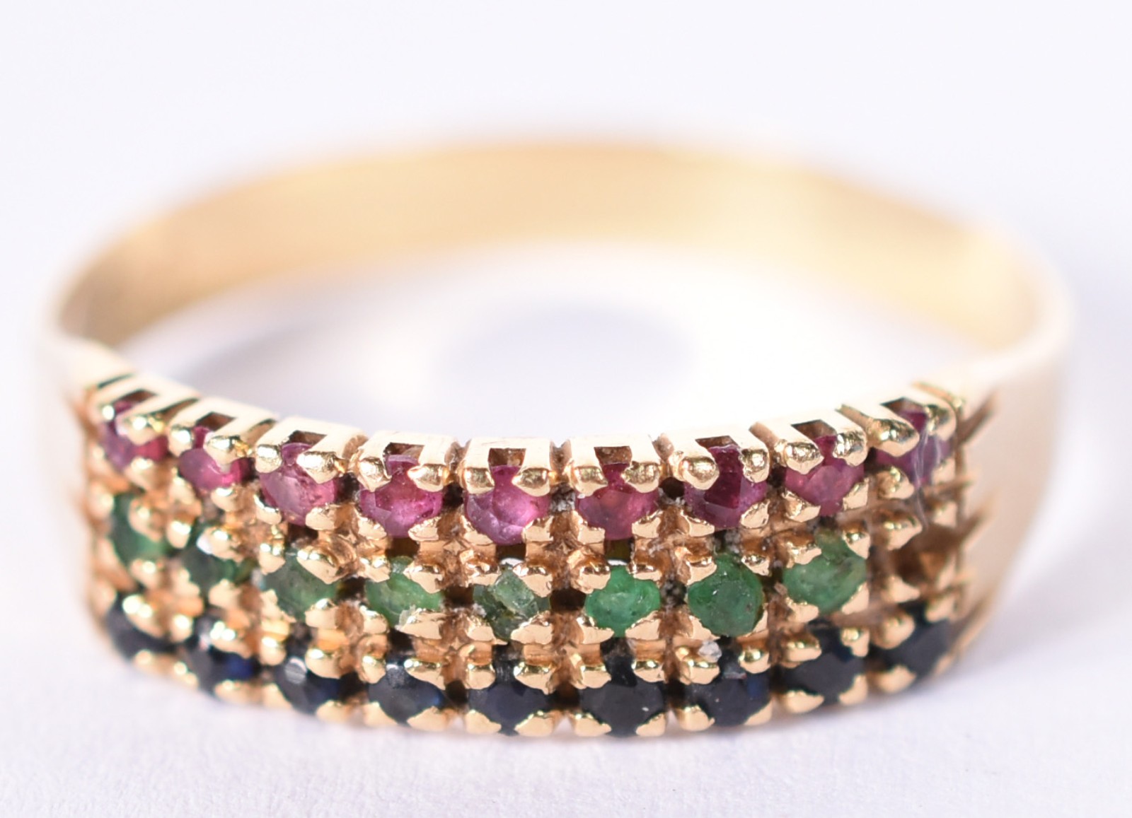 Anel de ouro 18 k com rubis e esmeraldas, aro 15 (Por motivo de... - foto 1 de 4