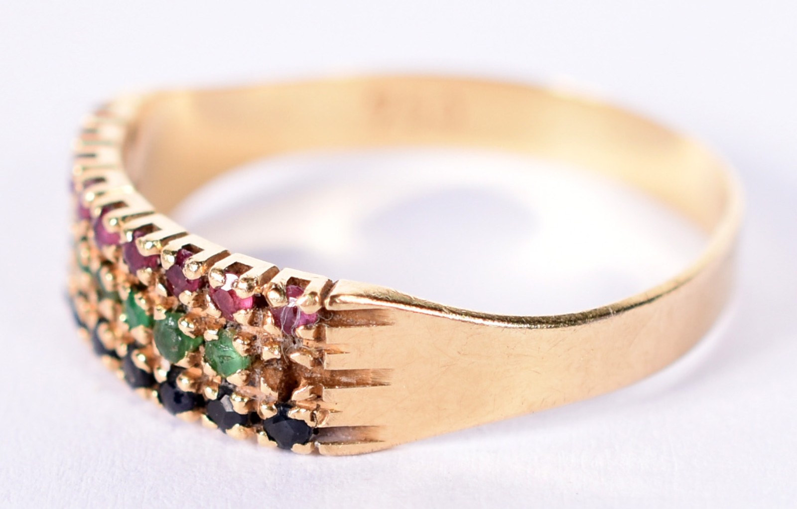 Anel de ouro 18 k com rubis e esmeraldas, aro 15 (Por motivo de... - foto 2 de 4