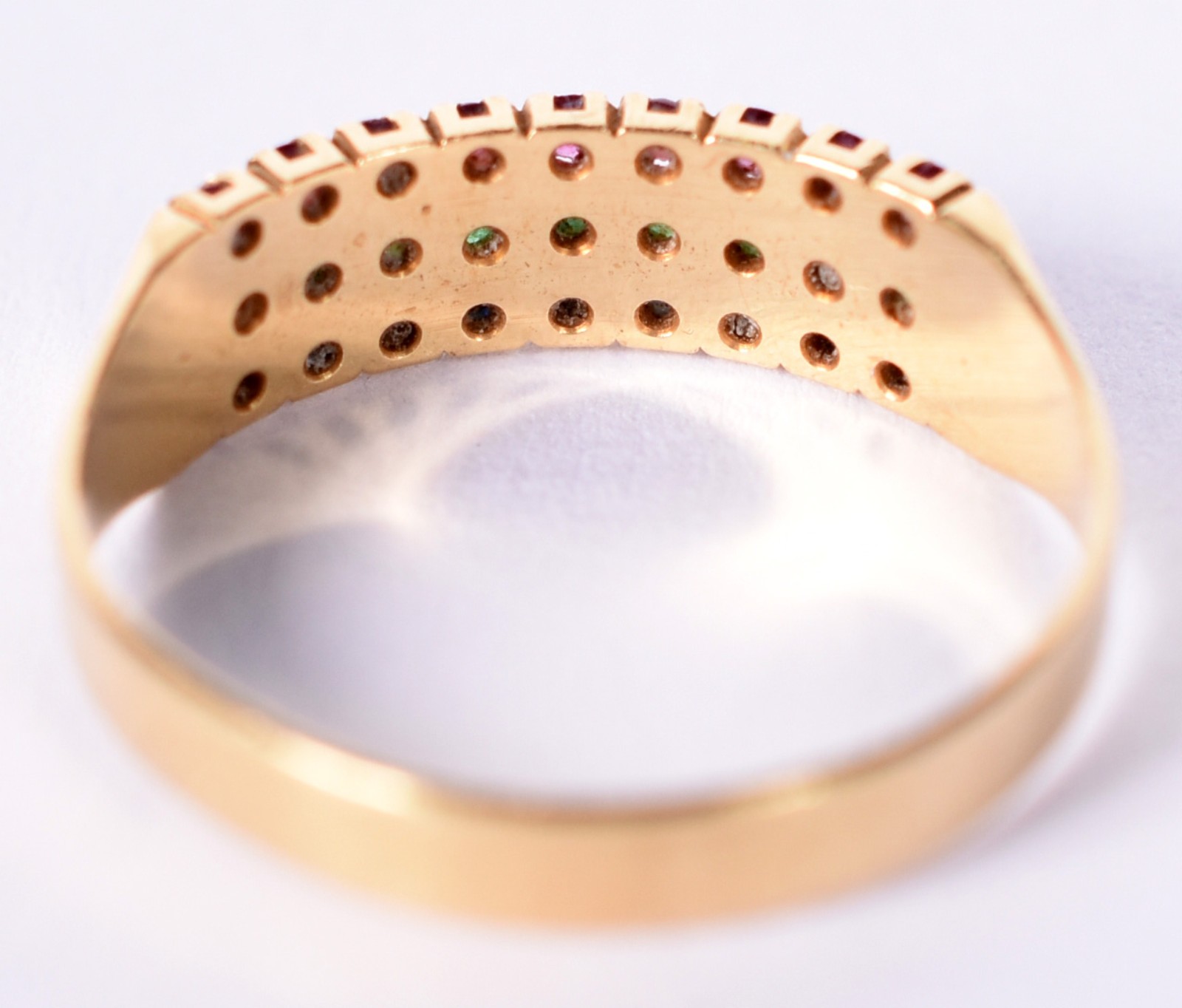 Anel de ouro 18 k com rubis e esmeraldas, aro 15 (Por motivo de... - foto 3 de 4