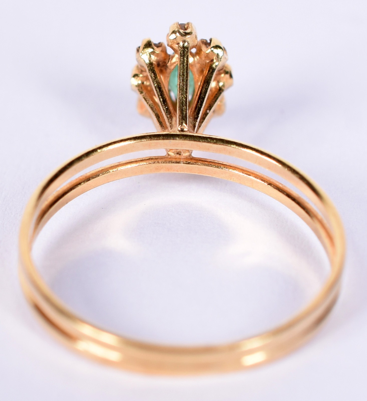 Anel de ouro amarelo 18 k com 9 brilhantes e uma esmeralda (Por... - foto 3 de 3