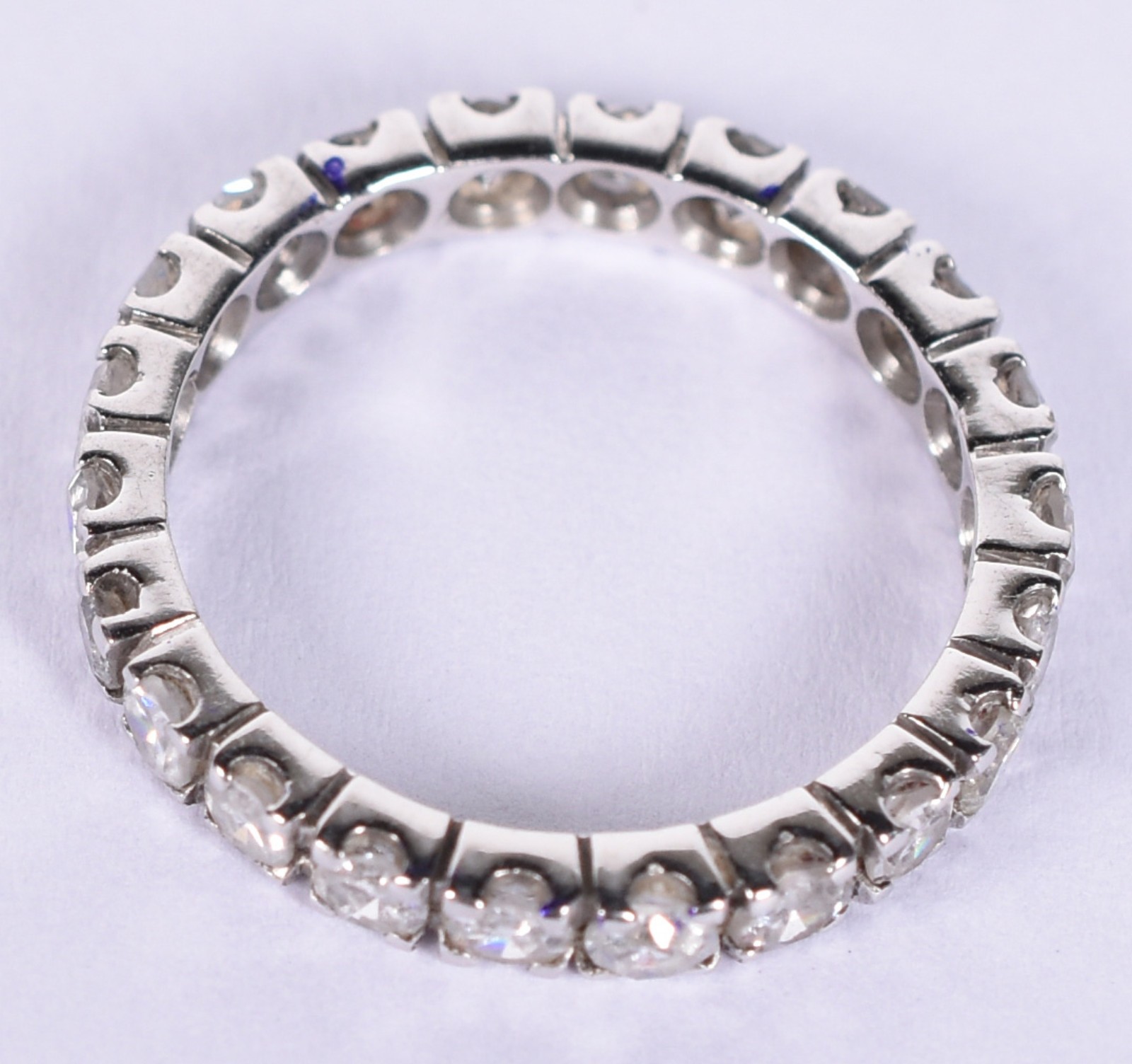 Anel de ouro branco com 23 brilhantes de 0,07 cada, aro 10 (Por... - foto 2 de 3