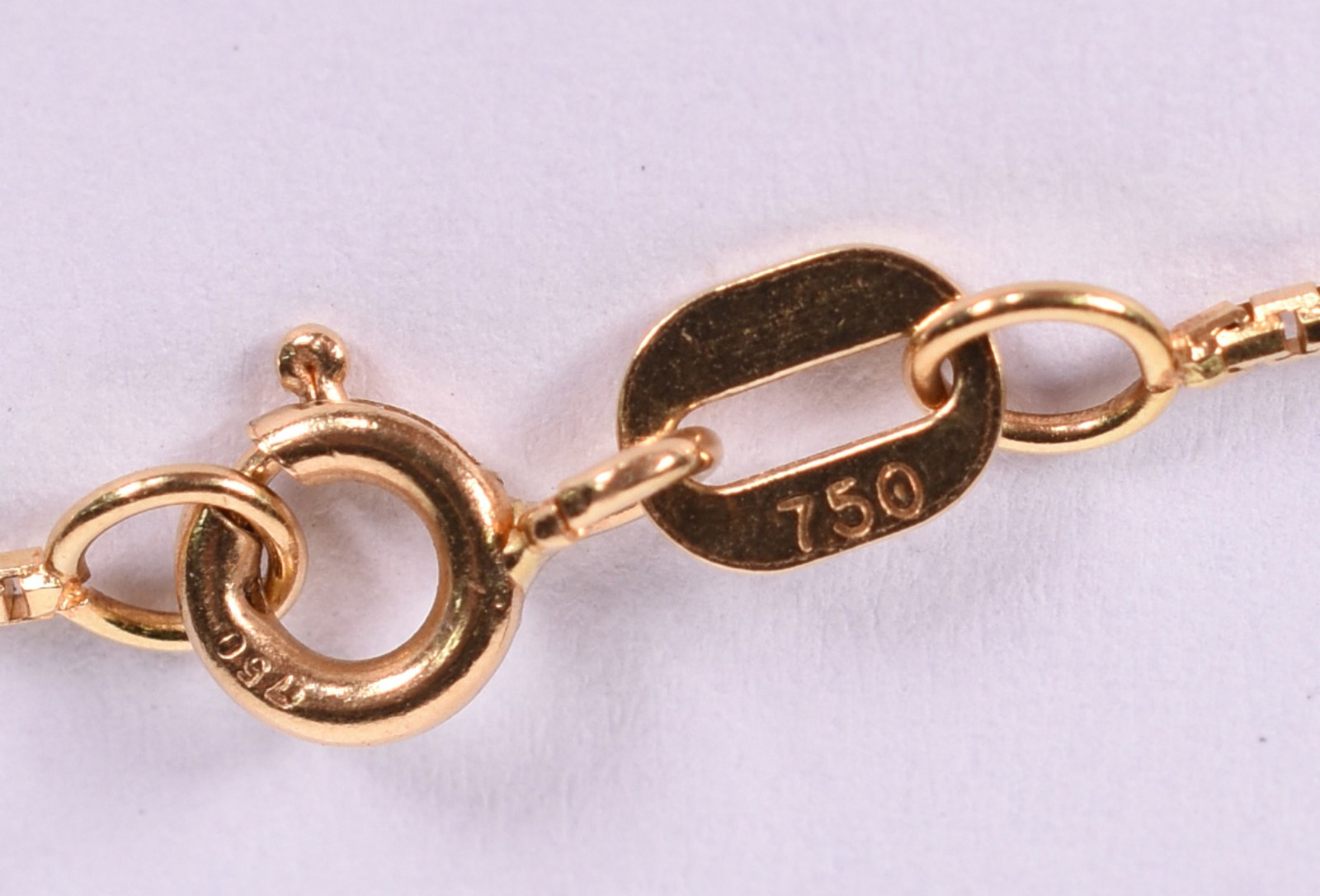 Gargantilha de ouro amarelo 18 k com crucifixo (Por motivos de... - foto 4 de 5