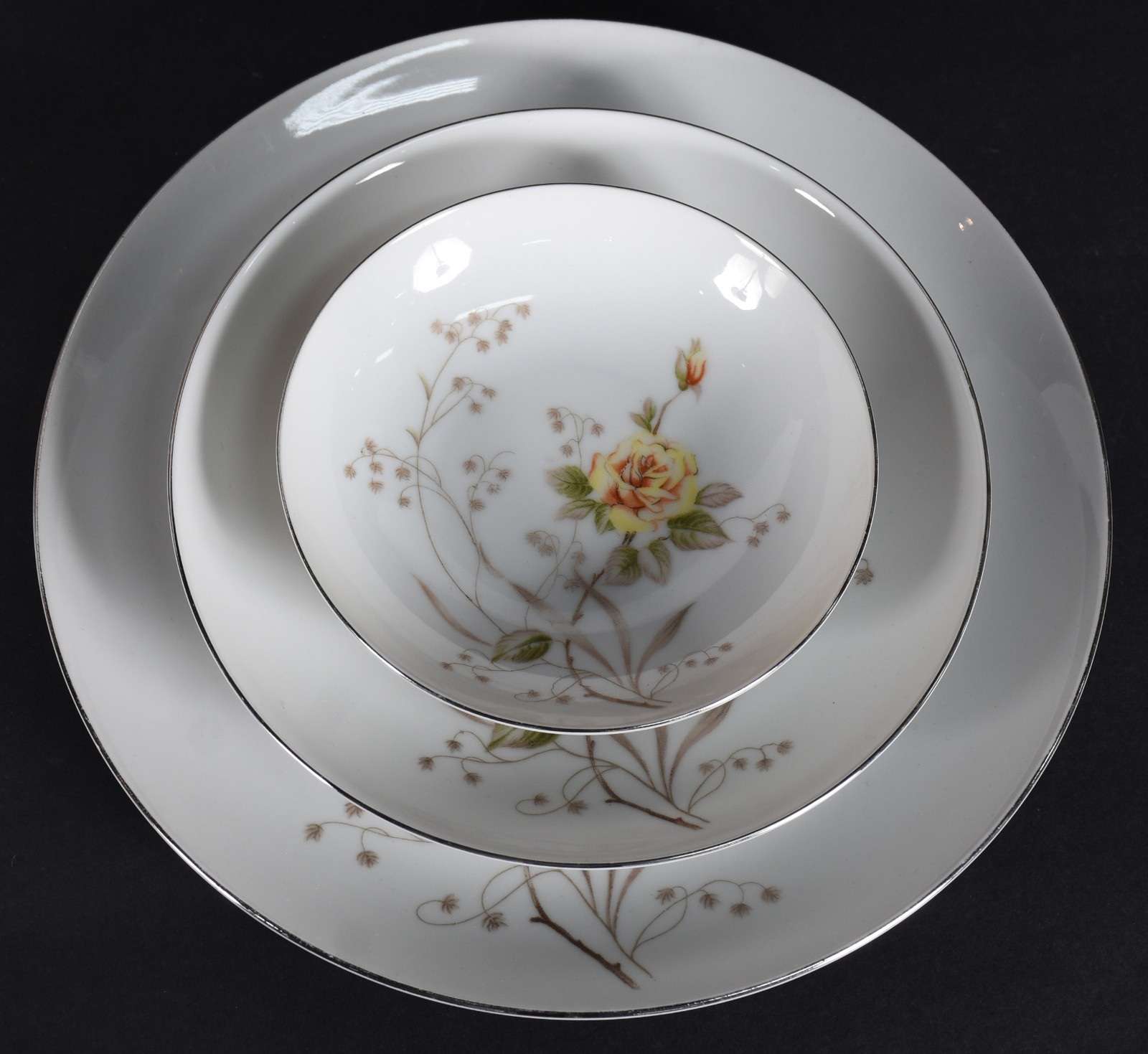 Serviço de porcelana japonesa MINO composto de: 15 pratos rasos, 16... - foto 2 de 4