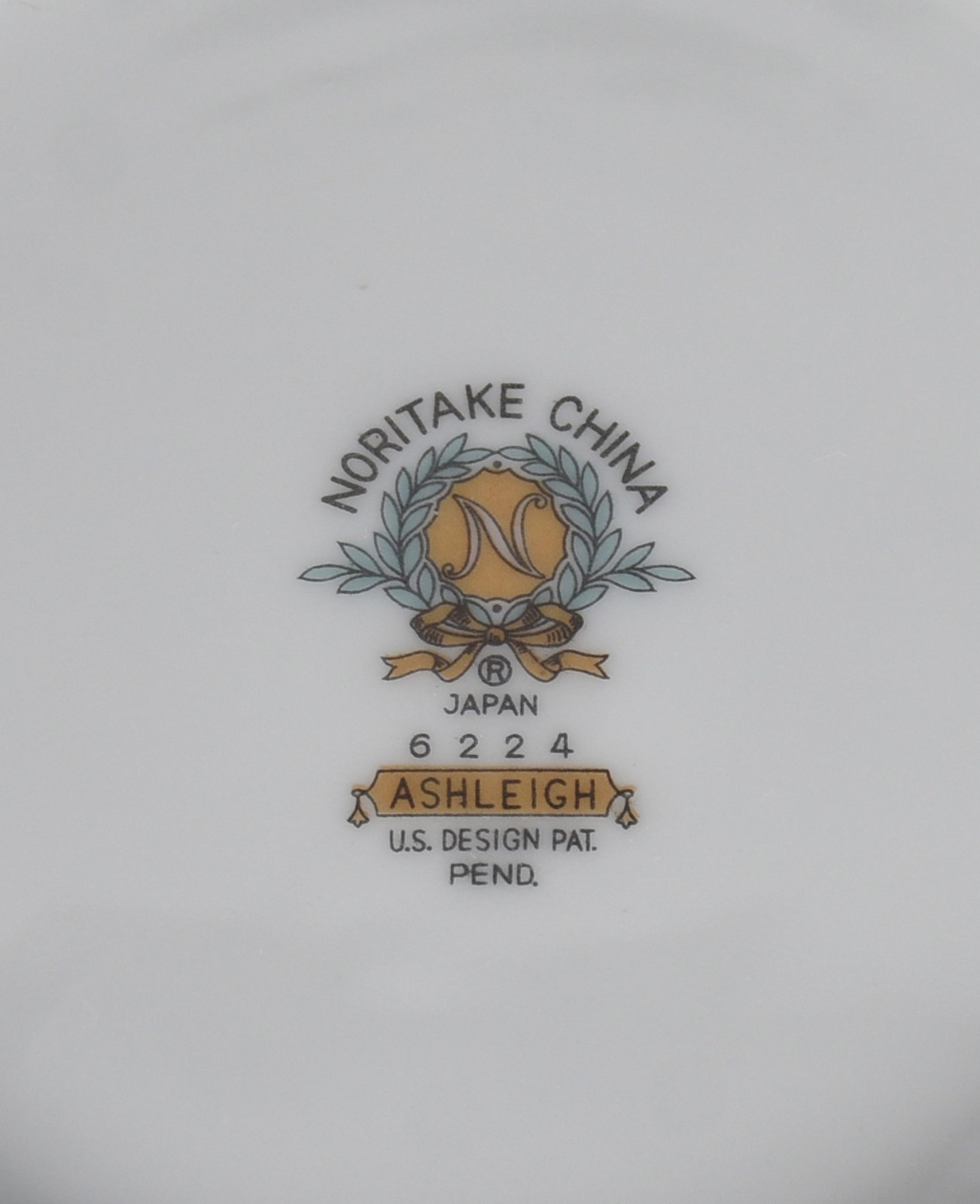 Serviço de porcelana Noritake de chá e jantar composto de: 12 pratos... - foto 8 de 8