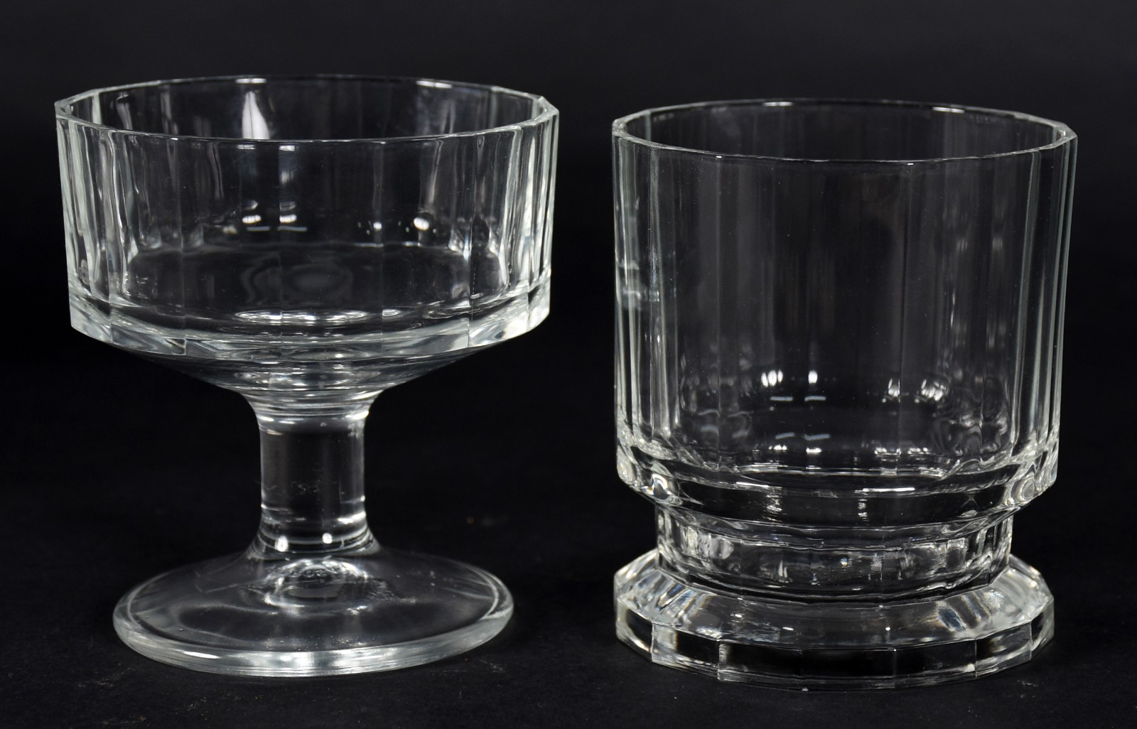 Conjunto com 17 taças de champagne/sobremesa e 4 copos para água em... - foto 3 de 5